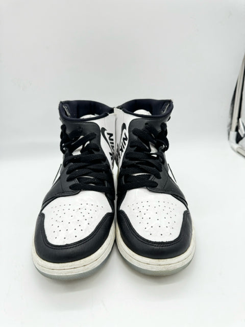 NIKE 7.5 black and white SHOES