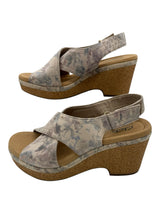 CLARKS 6.5 Beige SHOES