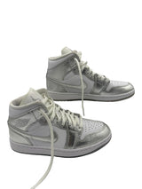 NIKE 8 WHITE AND SILVER SHOES