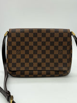 LOUIS VUITTON Brown handbags