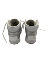 NIKE 8 WHITE AND SILVER SHOES